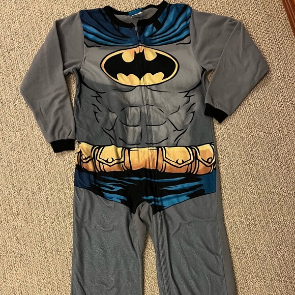 Batman fleece footed pjs size M 8 - Picture 1 of 2